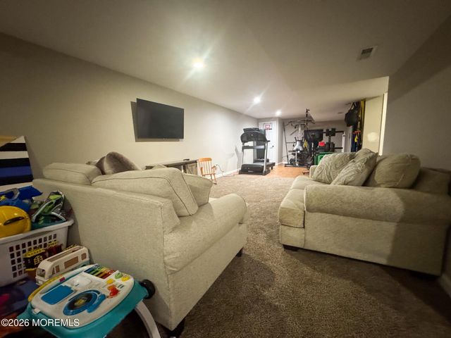 137 Bowsprit Road, Manahawkin, NJ 08050