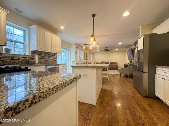 137 Bowsprit Road, Manahawkin, NJ 08050