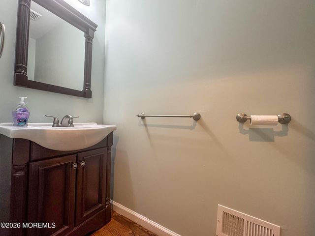 137 Bowsprit Road, Manahawkin, NJ 08050