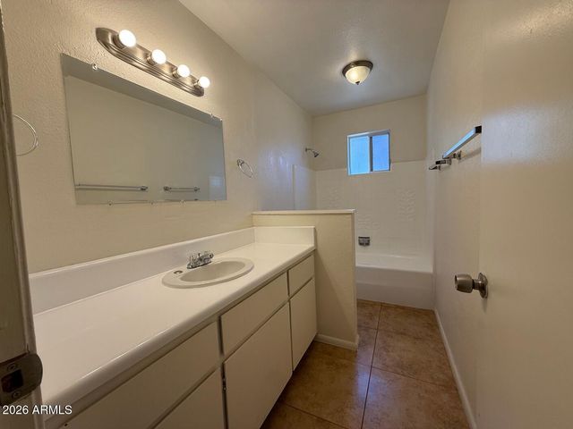 4212 W CINNABAR Avenue, Phoenix, AZ 85051