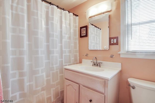 830 Collingwood Ave, Maywood Boro, NJ 07607