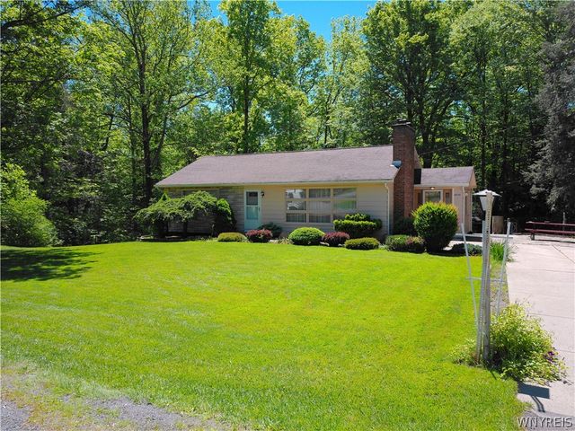 6570 Hillside Drive, Boston, NY 14127