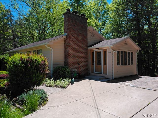 6570 Hillside Drive, Boston, NY 14127