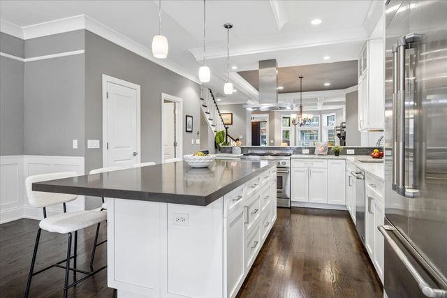 1655 W Carmen Avenue, Chicago, IL 60640