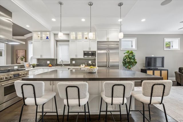1655 W Carmen Avenue, Chicago, IL 60640