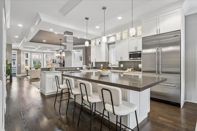 1655 W Carmen Avenue, Chicago, IL 60640