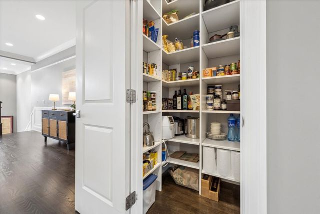 1655 W Carmen Avenue, Chicago, IL 60640
