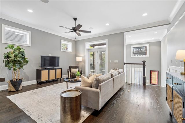 1655 W Carmen Avenue, Chicago, IL 60640