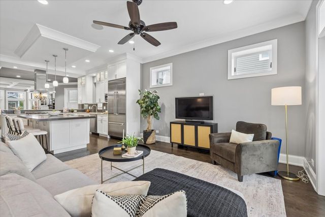 1655 W Carmen Avenue, Chicago, IL 60640