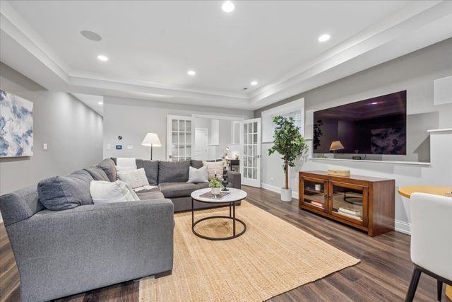 1655 W Carmen Avenue, Chicago, IL 60640