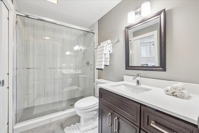 1655 W Carmen Avenue, Chicago, IL 60640