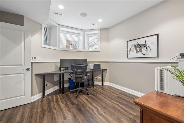 1655 W Carmen Avenue, Chicago, IL 60640