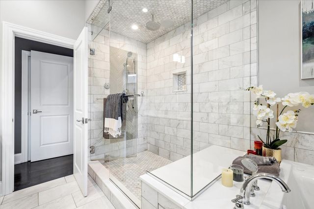 1655 W Carmen Avenue, Chicago, IL 60640