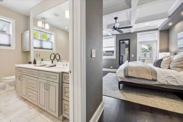 1655 W Carmen Avenue, Chicago, IL 60640