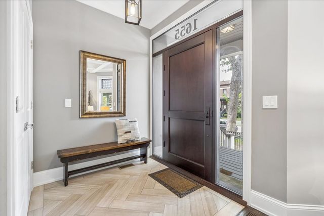 1655 W Carmen Avenue, Chicago, IL 60640