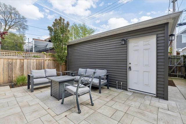1655 W Carmen Avenue, Chicago, IL 60640