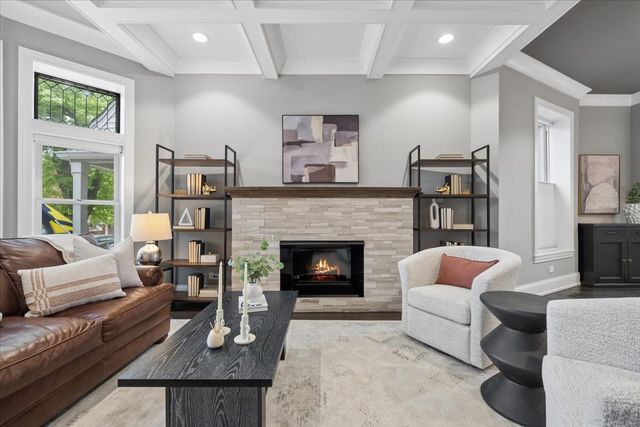 1655 W Carmen Avenue, Chicago, IL 60640