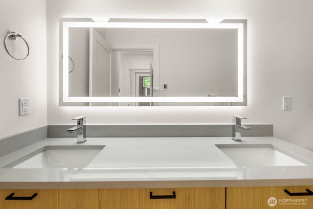 6012 B 35th Avenue NE, Seattle, WA 98115