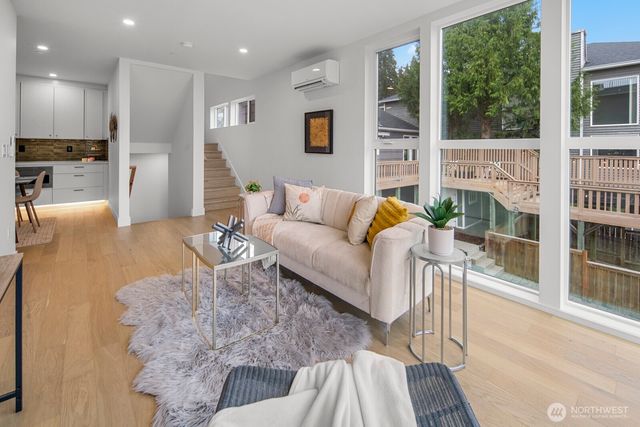 6012 B 35th Avenue NE, Seattle, WA 98115