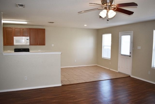 1421 Queens Brook Lane, Fort Worth, TX 76140