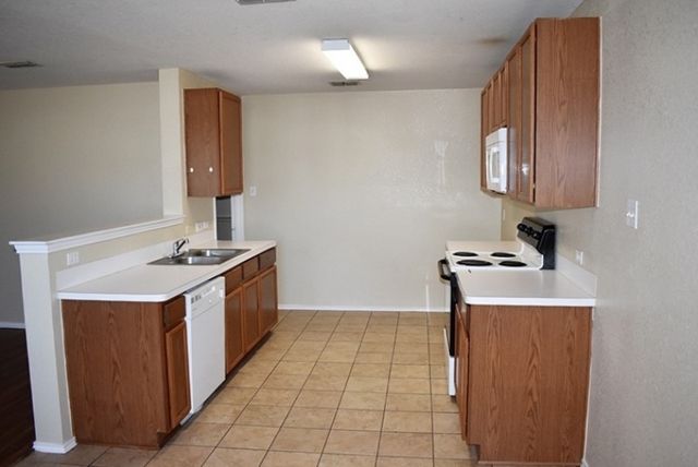 1421 Queens Brook Lane, Fort Worth, TX 76140