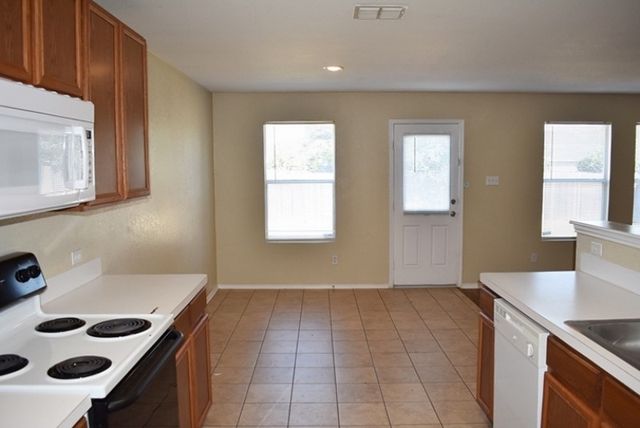 1421 Queens Brook Lane, Fort Worth, TX 76140