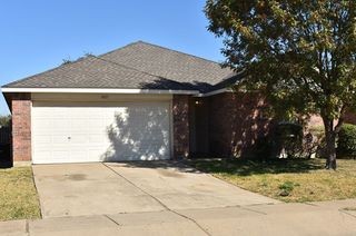 1421 Queens Brook Lane, Fort Worth, TX 76140