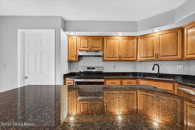8705 Chase Tayler Pl, Louisville, KY 40299