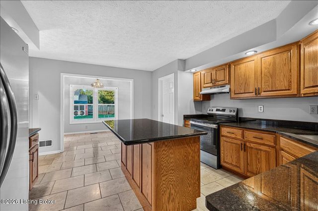 8705 Chase Tayler Pl, Louisville, KY 40299