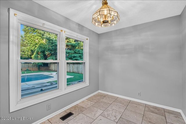 8705 Chase Tayler Pl, Louisville, KY 40299