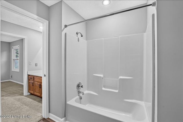 8705 Chase Tayler Pl, Louisville, KY 40299