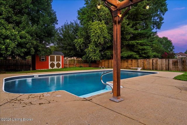 8705 Chase Tayler Pl, Louisville, KY 40299