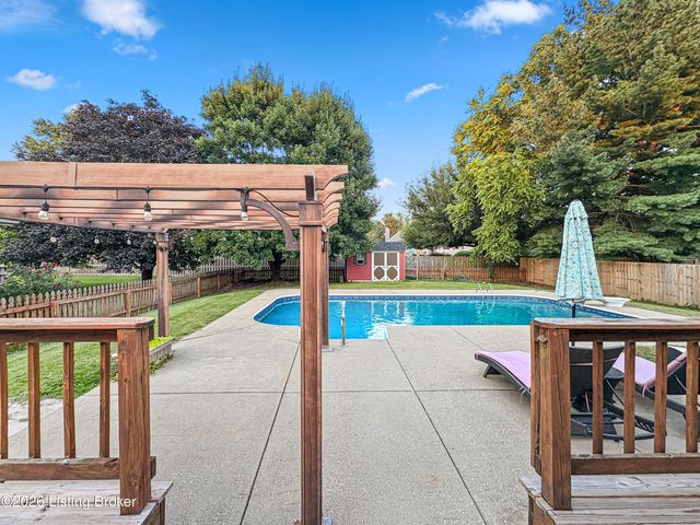 8705 Chase Tayler Pl, Louisville, KY 40299