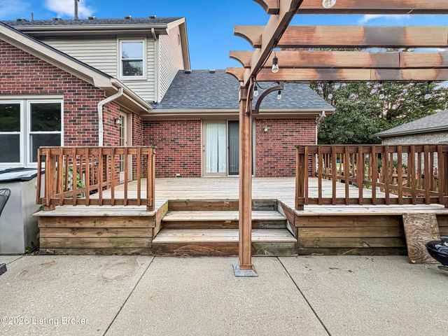 8705 Chase Tayler Pl, Louisville, KY 40299