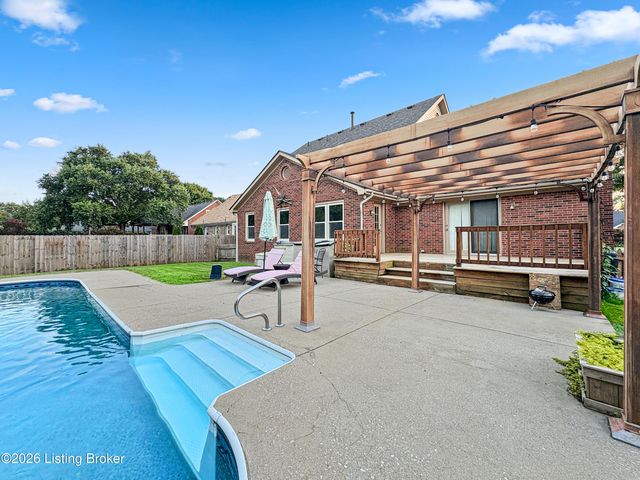 8705 Chase Tayler Pl, Louisville, KY 40299