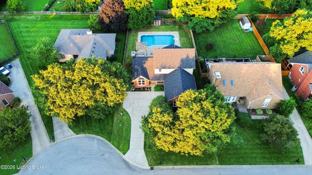 8705 Chase Tayler Pl, Louisville, KY 40299