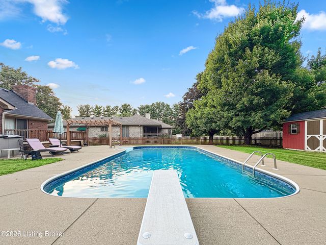 8705 Chase Tayler Pl, Louisville, KY 40299