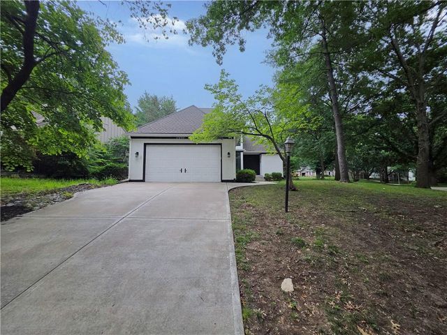 11695 Bradshaw Street, Overland Park, KS 66210