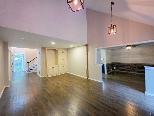 11695 Bradshaw Street, Overland Park, KS 66210