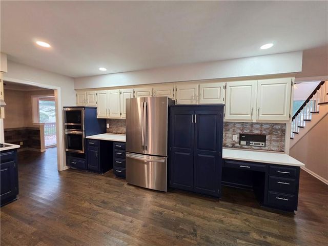 11695 Bradshaw Street, Overland Park, KS 66210