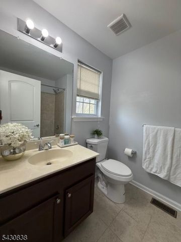 33 Ronald Dr, Franklin Twp., NJ 08873