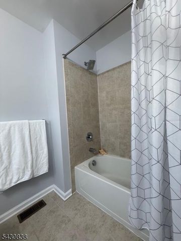 33 Ronald Dr, Franklin Twp., NJ 08873