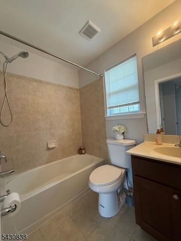 33 Ronald Dr, Franklin Twp., NJ 08873