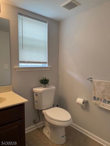 33 Ronald Dr, Franklin Twp., NJ 08873
