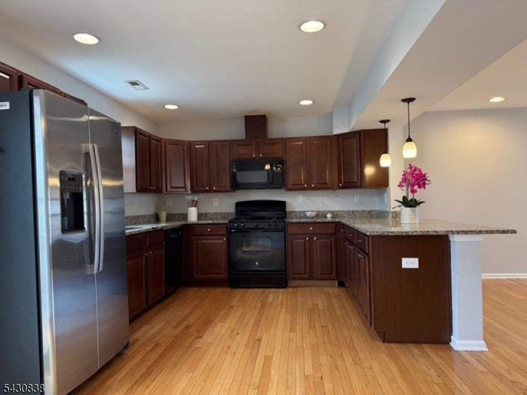 33 Ronald Dr, Franklin Twp., NJ 08873