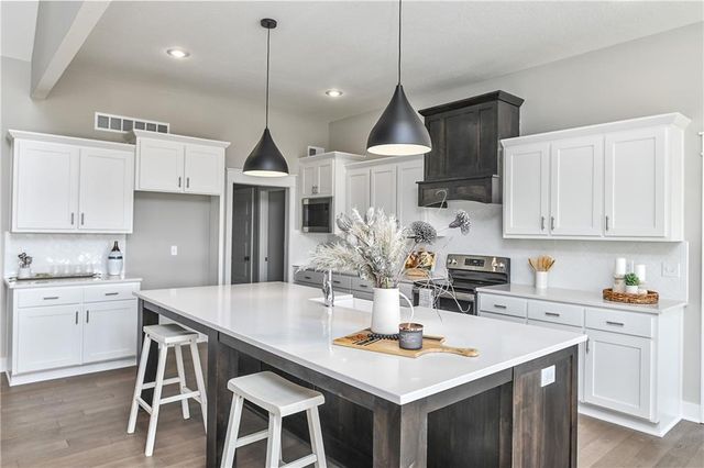 23811 W 59th Terrace, Shawnee, KS 66226