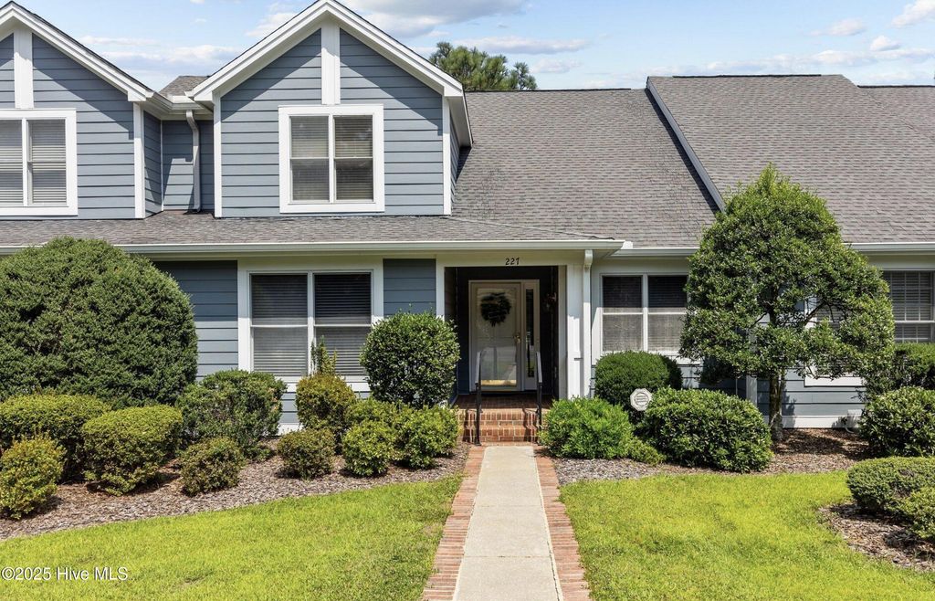 227 N Knoll Road N, Southern Pines, NC 28387