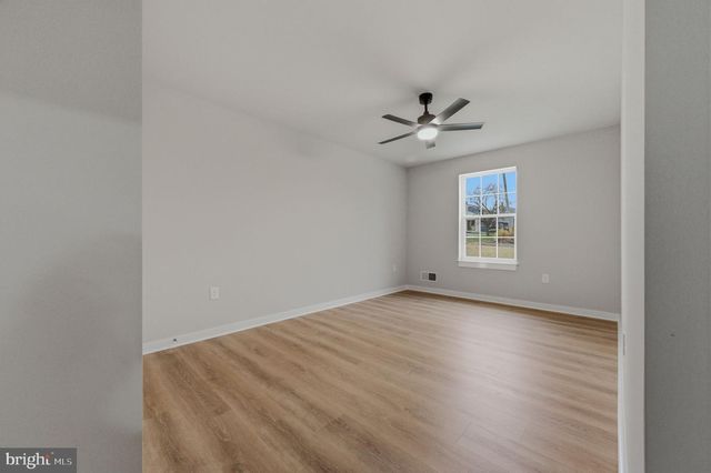 6 SHELDON DR, Newark, DE 19711