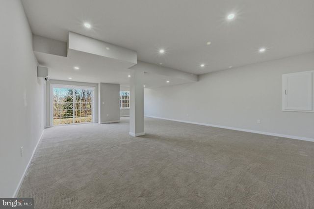 6 SHELDON DR, Newark, DE 19711