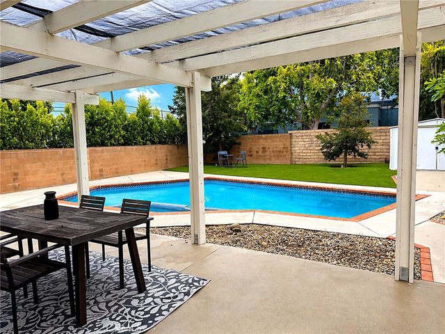 21100 Vintage, Chatsworth, CA 91311